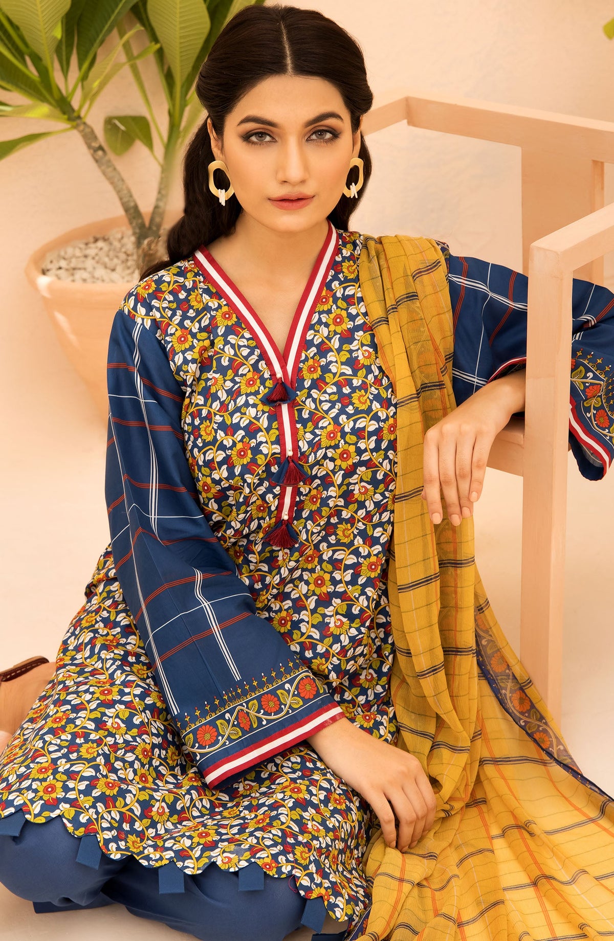Orient - Unstitched 3 Piece Printed Lawn Shirt , Cambric Pant and Chiffon Dupatta