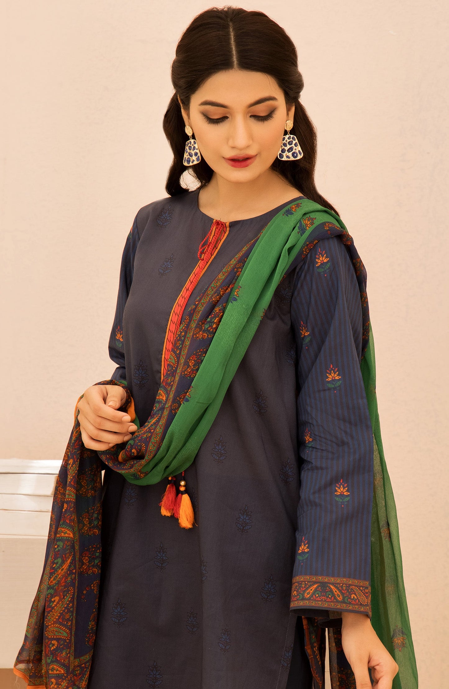 Orient - Unstitched 3 Piece Printed Lawn Shirt , Cambric Pant and Chiffon Dupatta