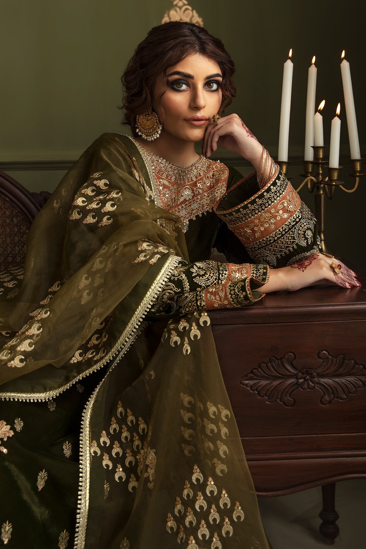 Baroque - EMBROIDERED VELVET UF-461