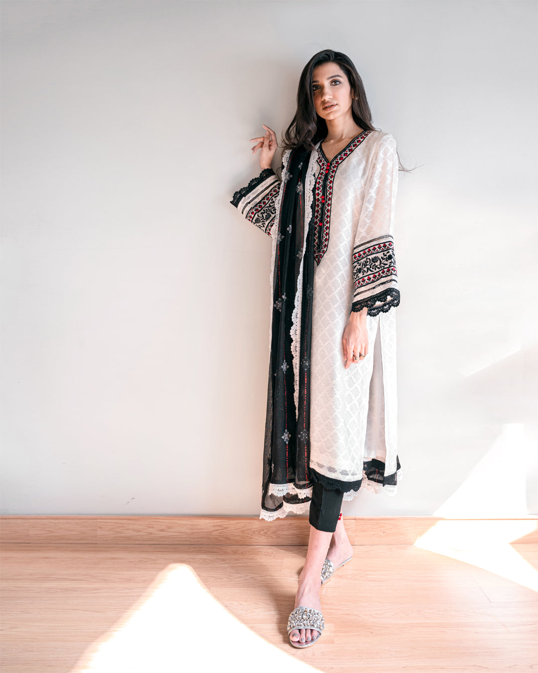 Ayesha Naveed - Daisy