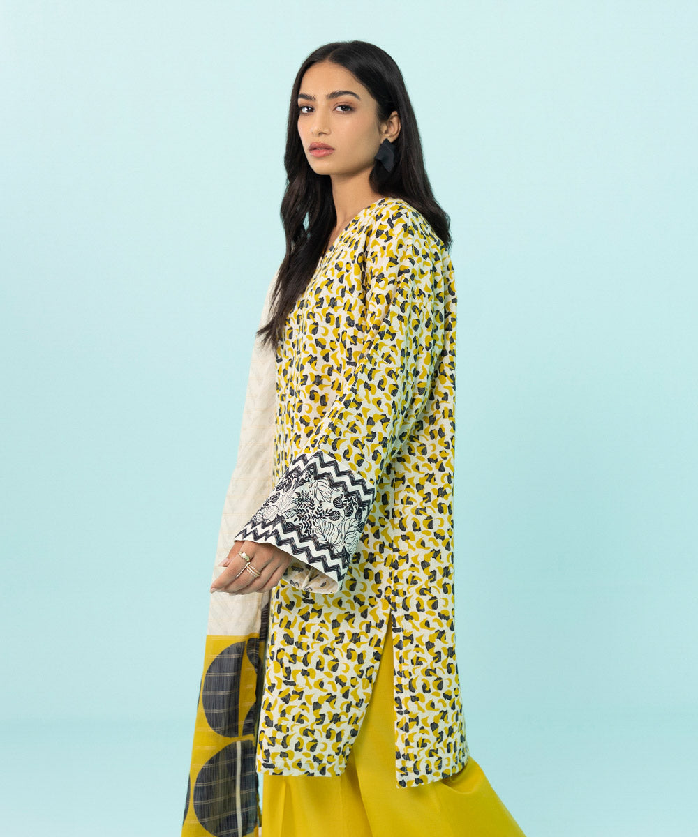Sapphire - 3 Piece - Printed Khaddar Suit
