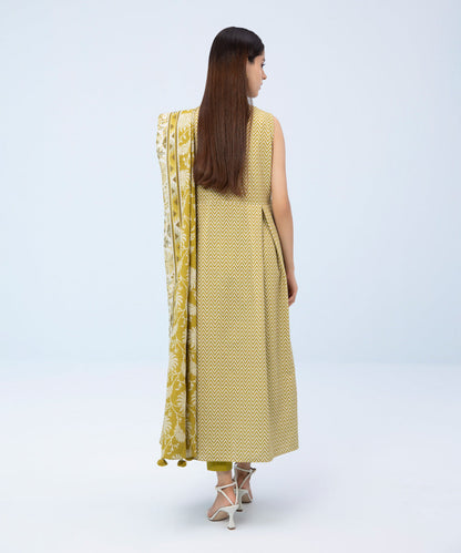 Sapphire - 3 Piece - Printed Khaddar Suit