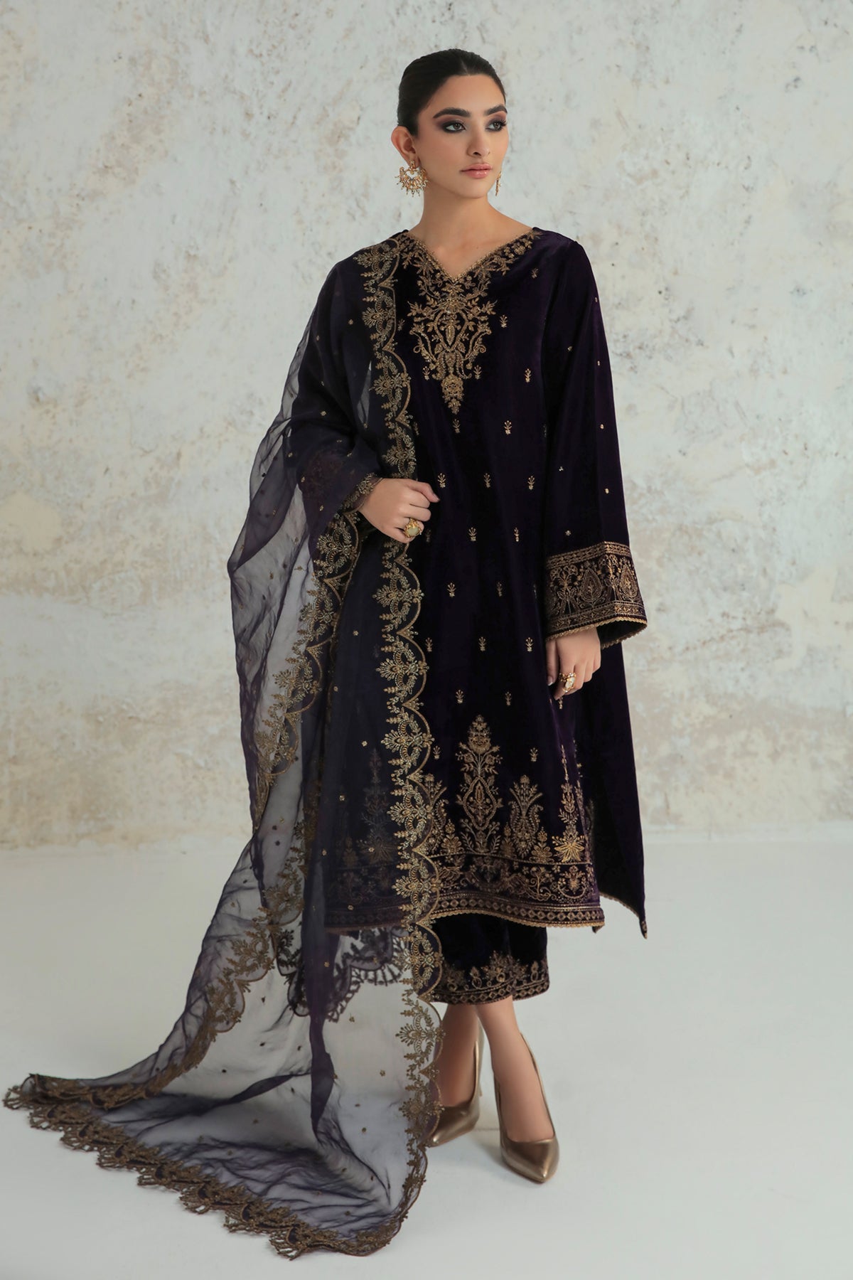 Baroque - EMBROIDERED VELVET UF-239