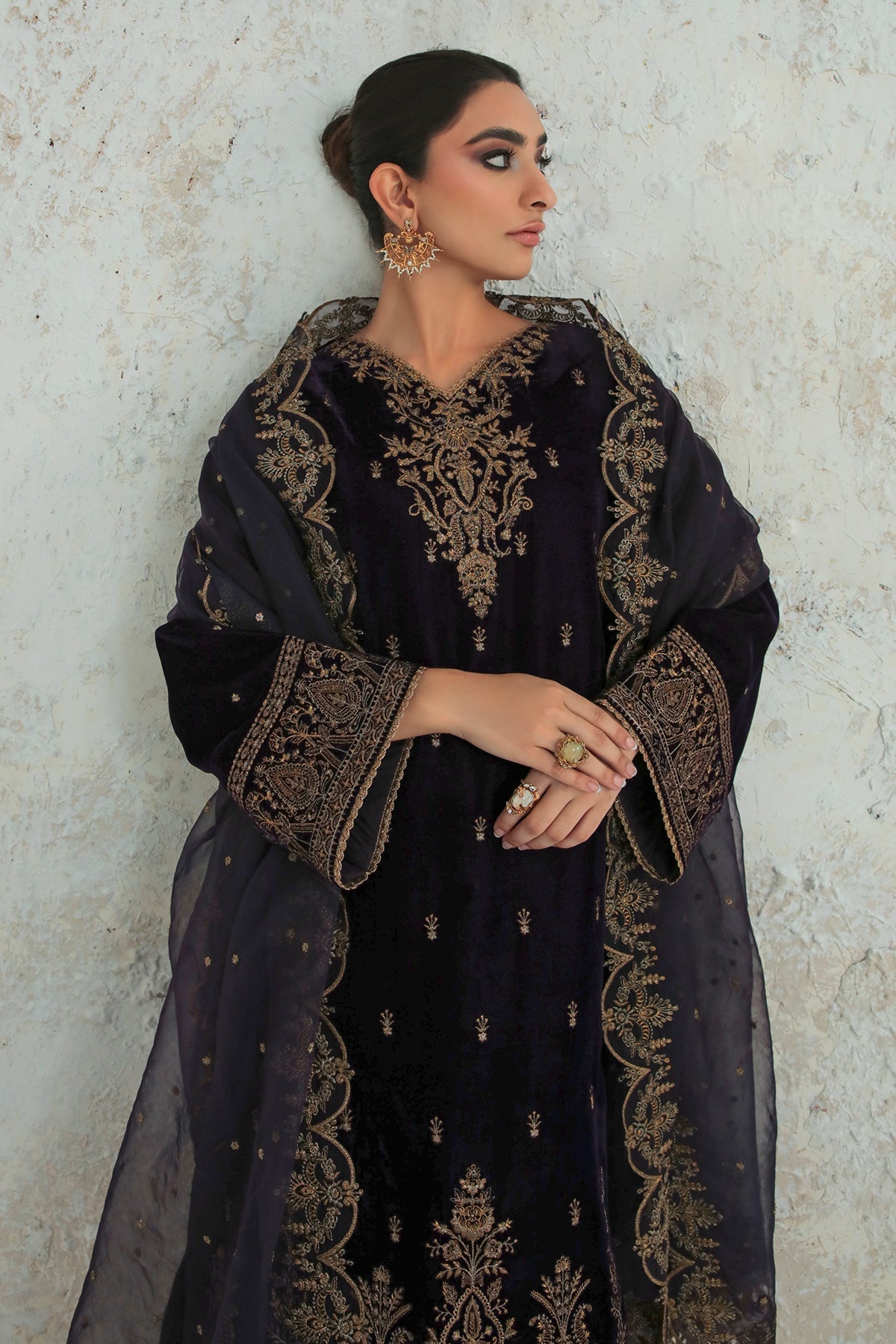 Baroque - EMBROIDERED VELVET UF-239