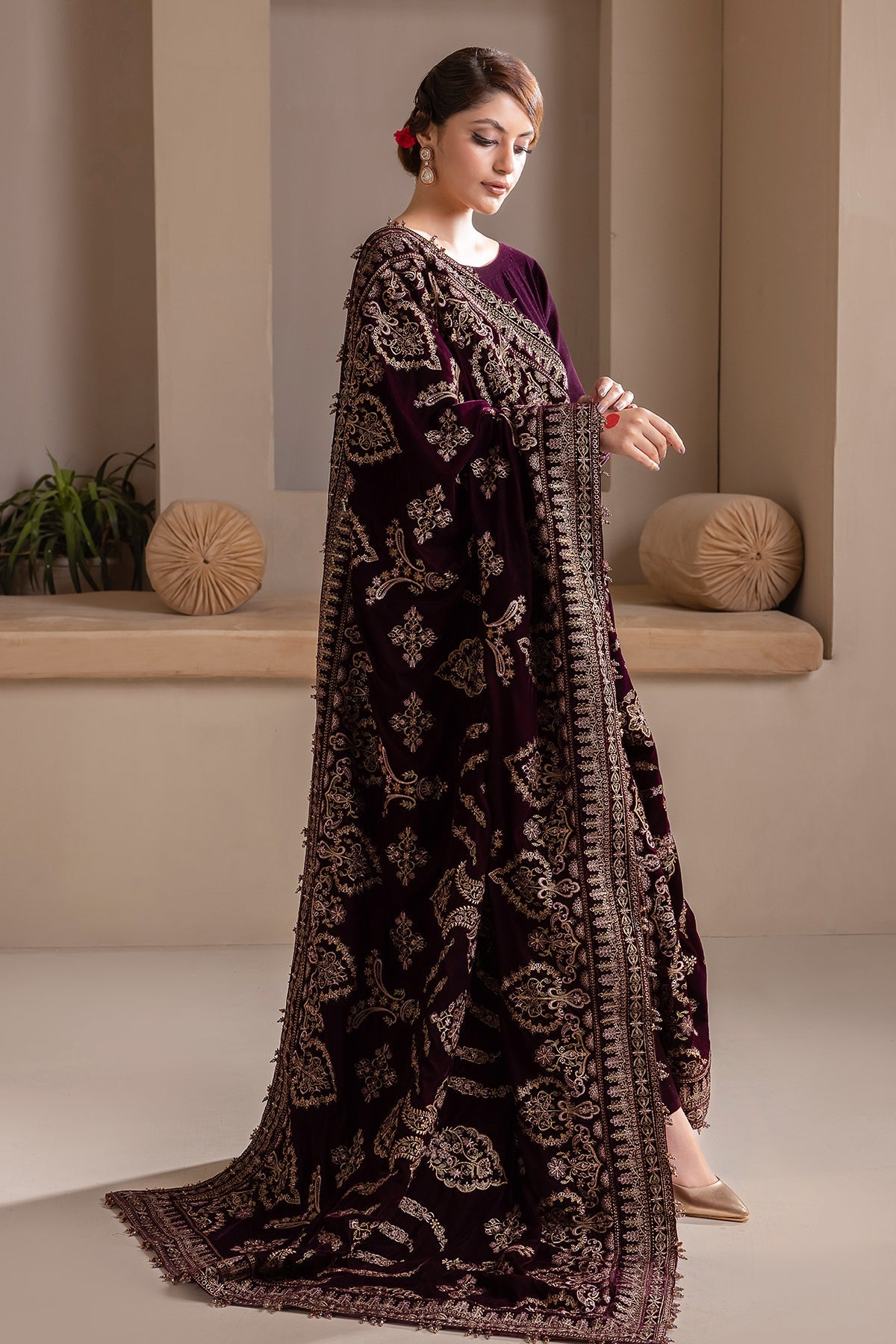 Baroque - EMBROIDERED VELVET SHAWL VS-38