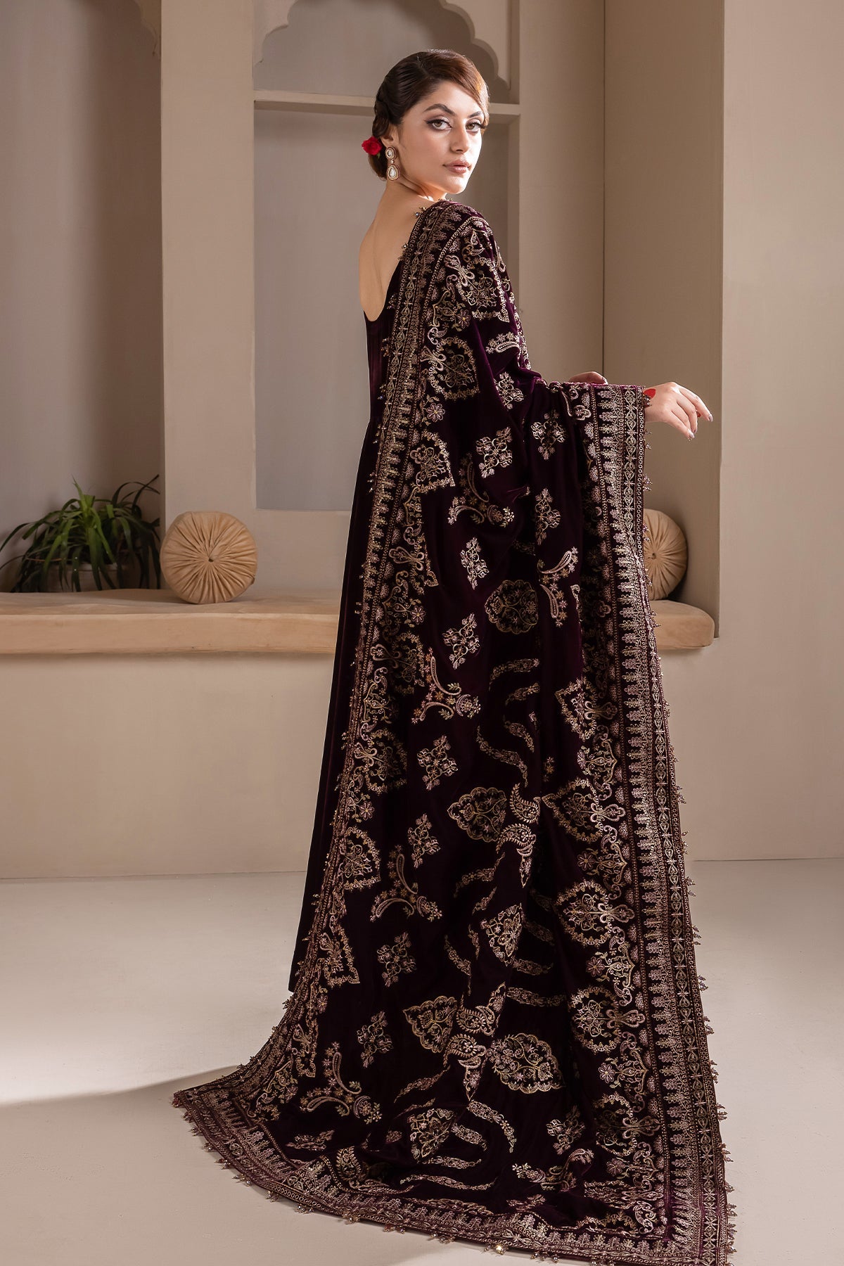 Baroque - EMBROIDERED VELVET SHAWL VS-38