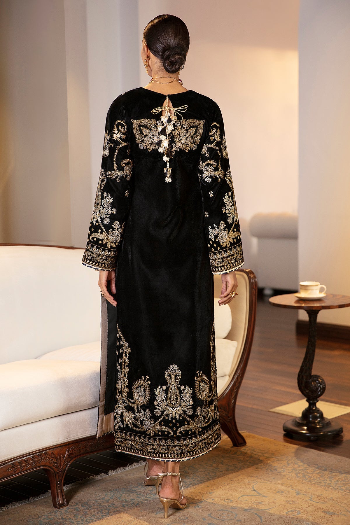 Baroque - EMBROIDERED VELVET UF-42