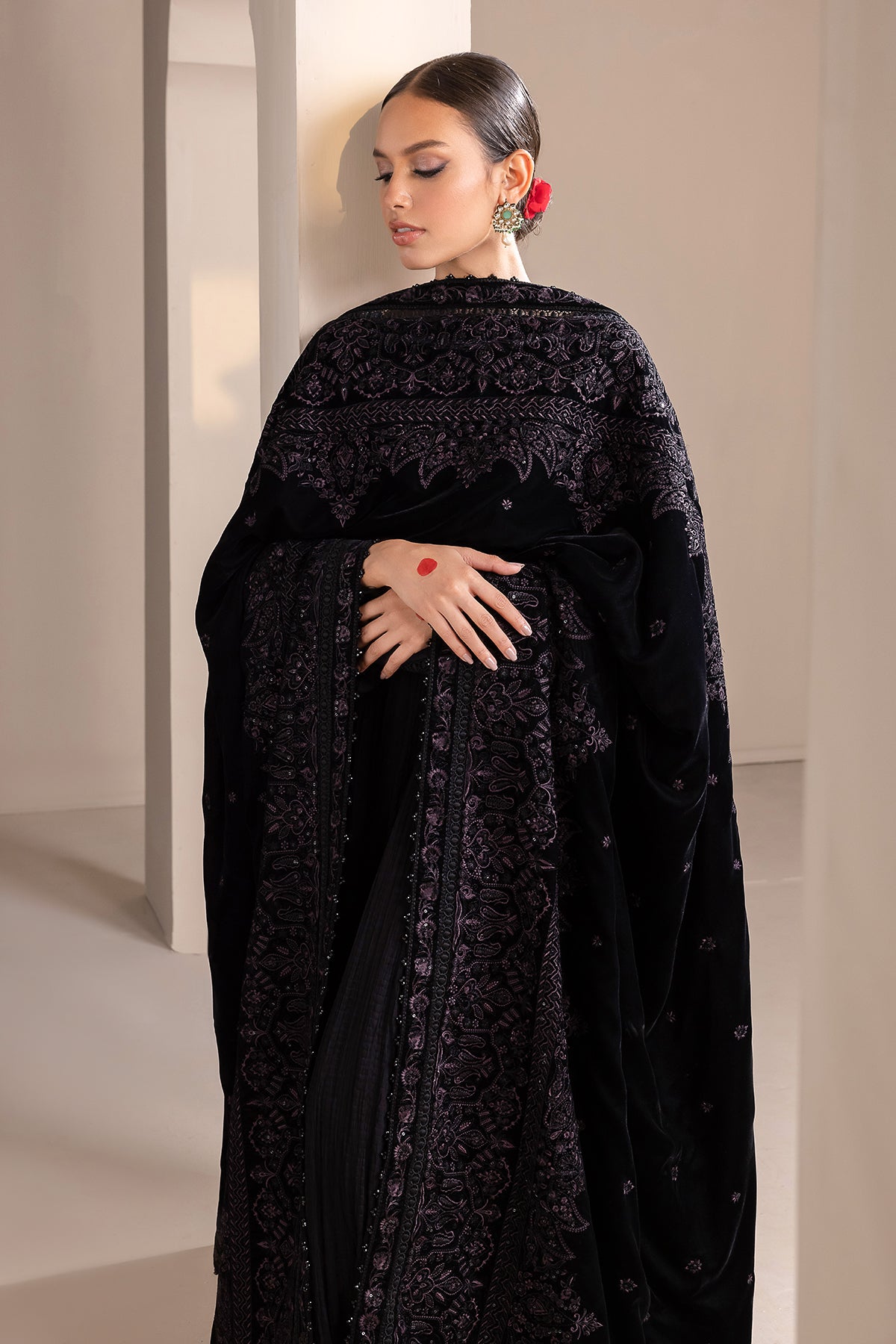 Baroque - EMBROIDERED VELVET SHAWL VS-45