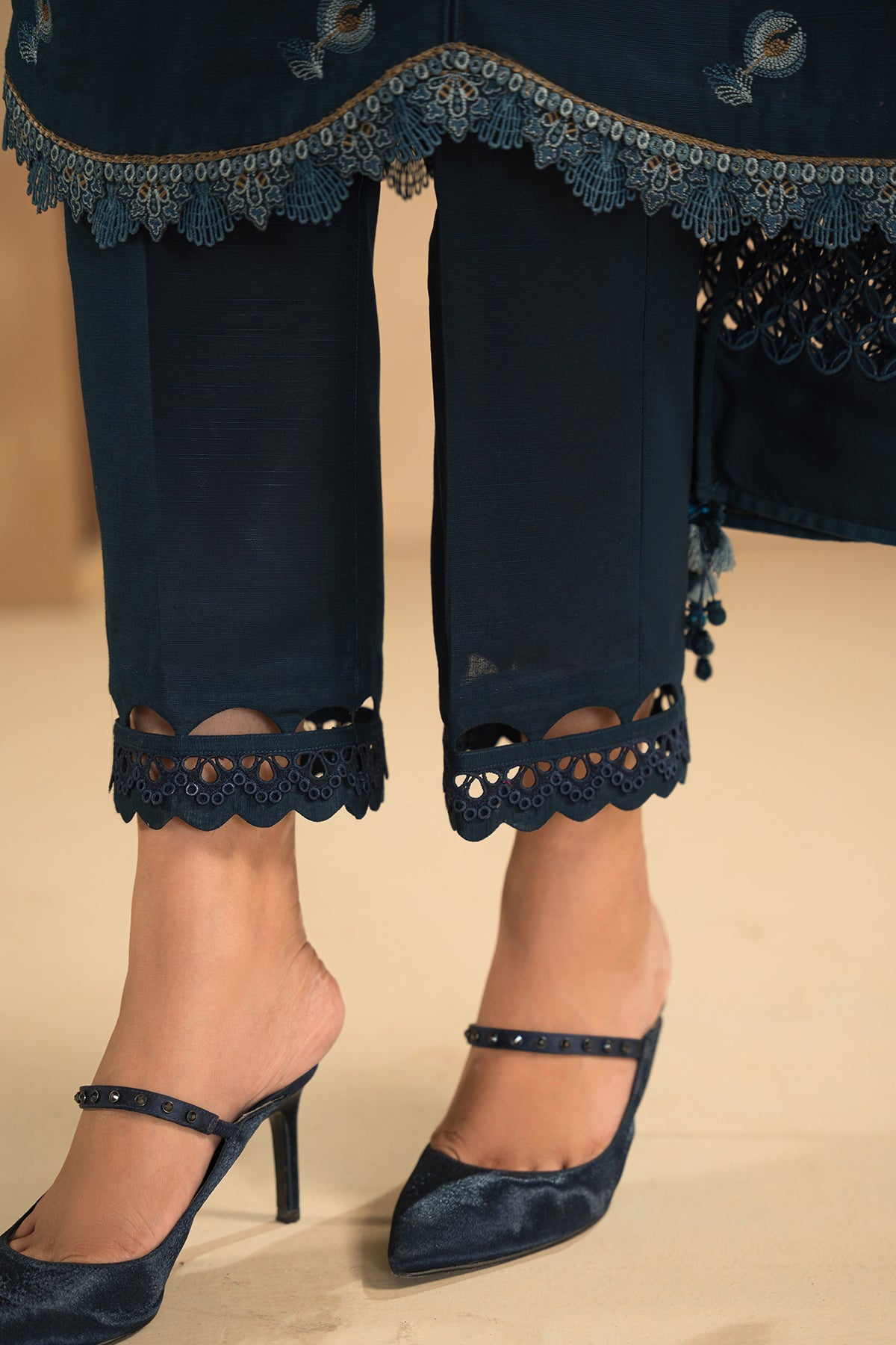 Baroque - EMBROIDERED SLUB KHADDAR UF-483