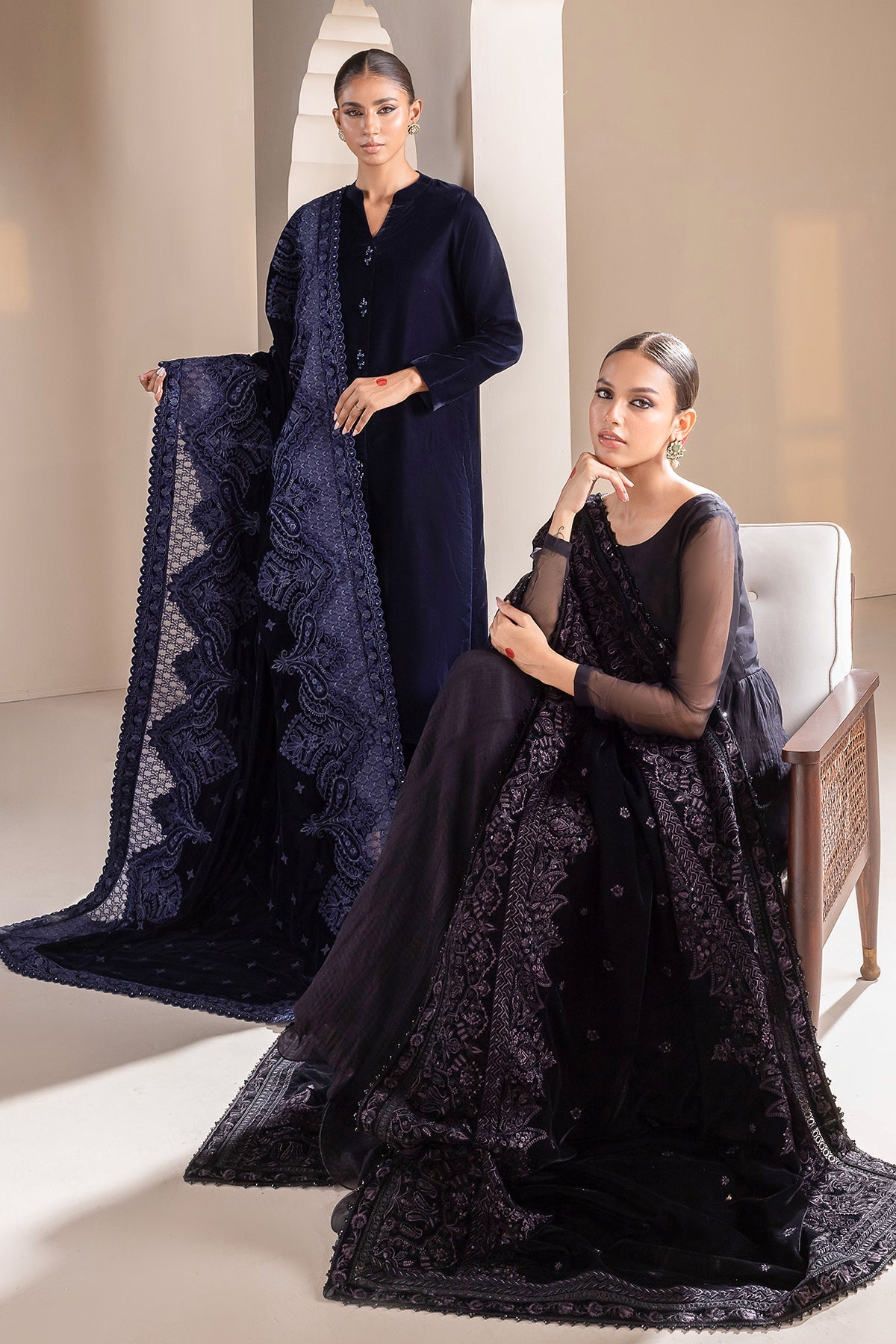 Baroque - EMBROIDERED VELVET SHAWL VS-46