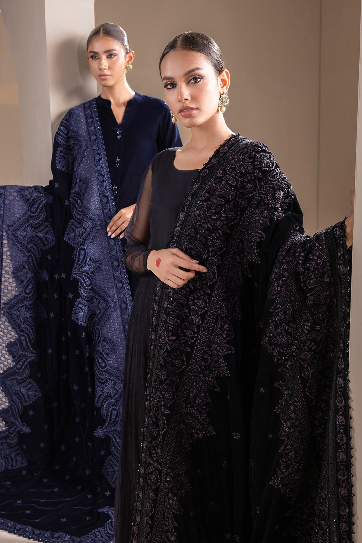 Baroque - EMBROIDERED VELVET SHAWL VS-45