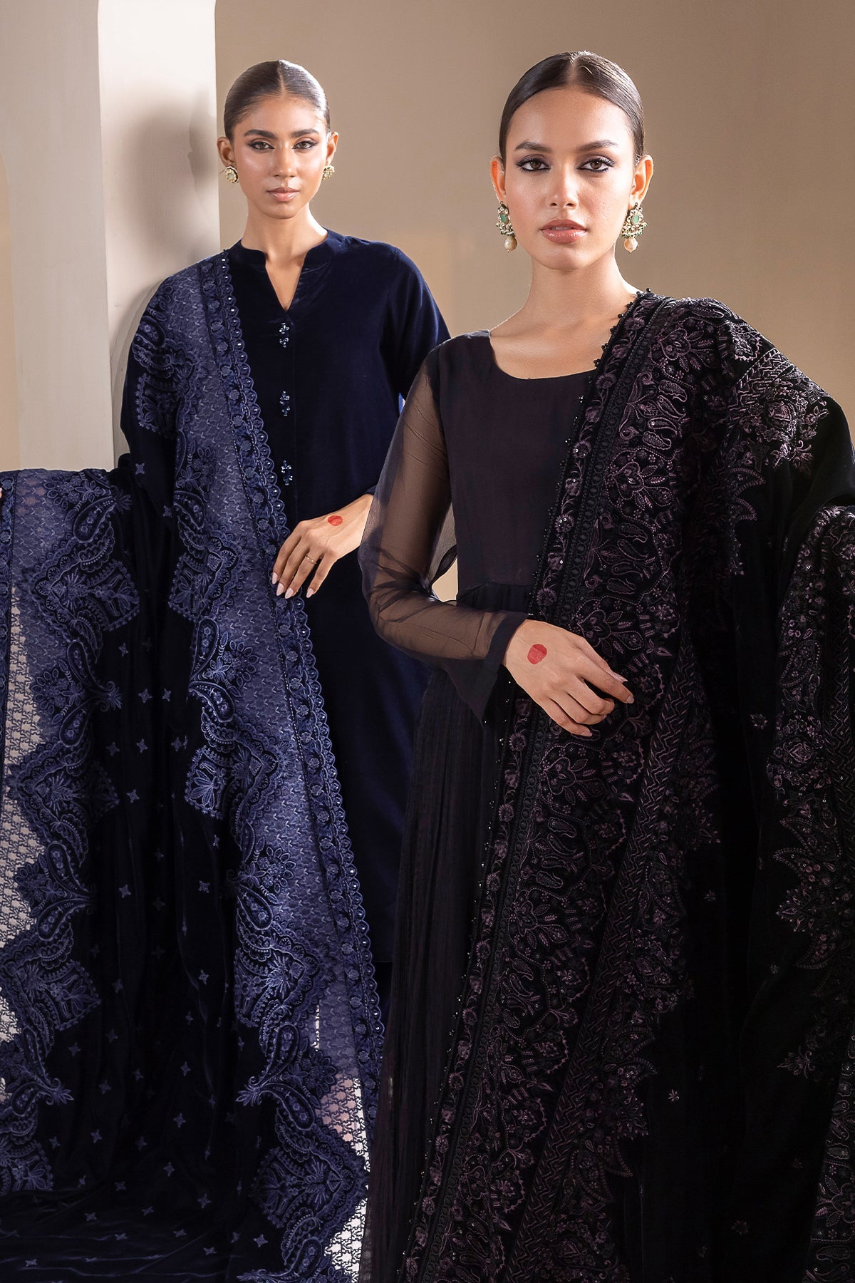 Baroque - EMBROIDERED VELVET SHAWL VS-45