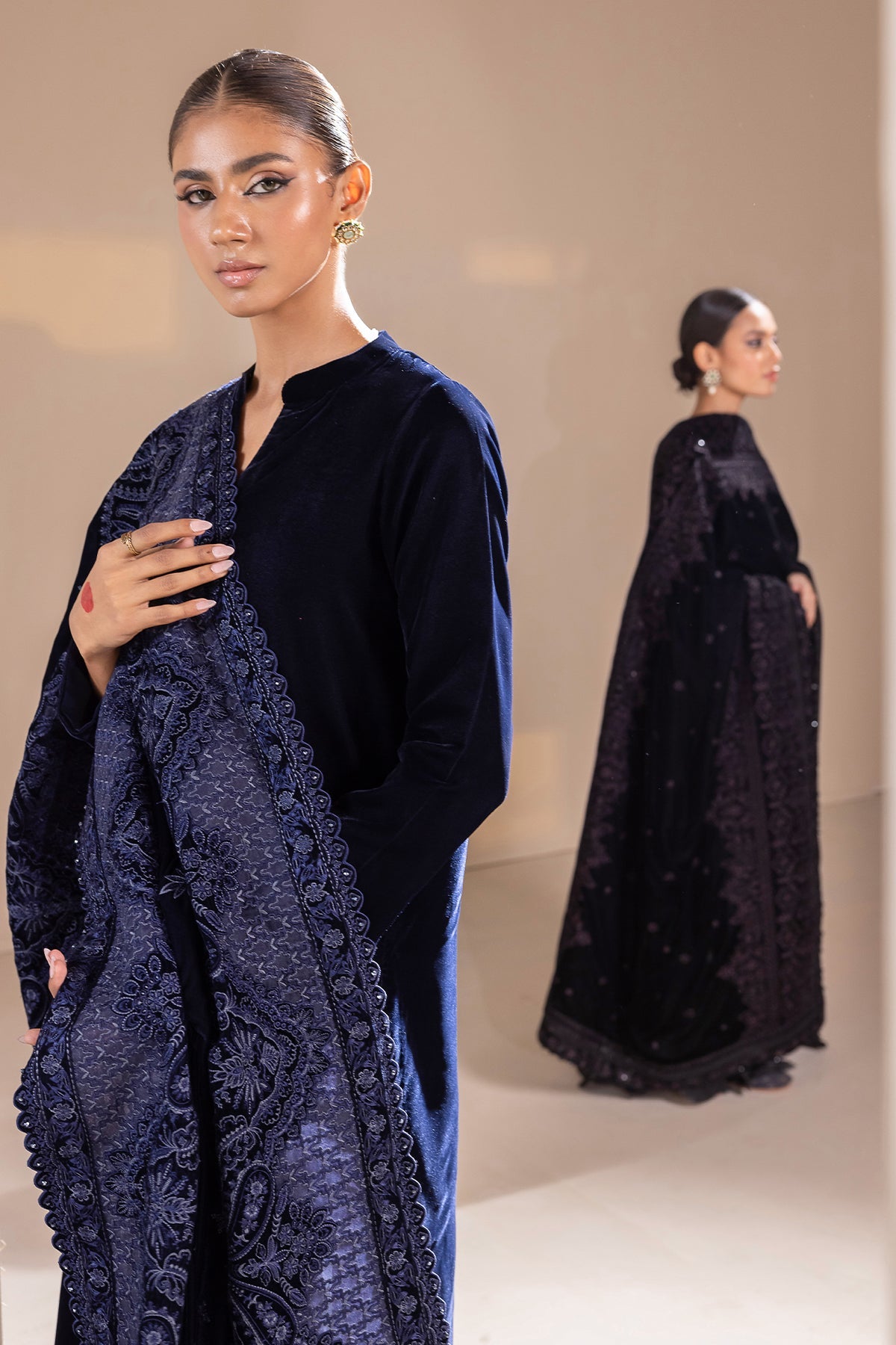Baroque - EMBROIDERED VELVET SHAWL VS-46