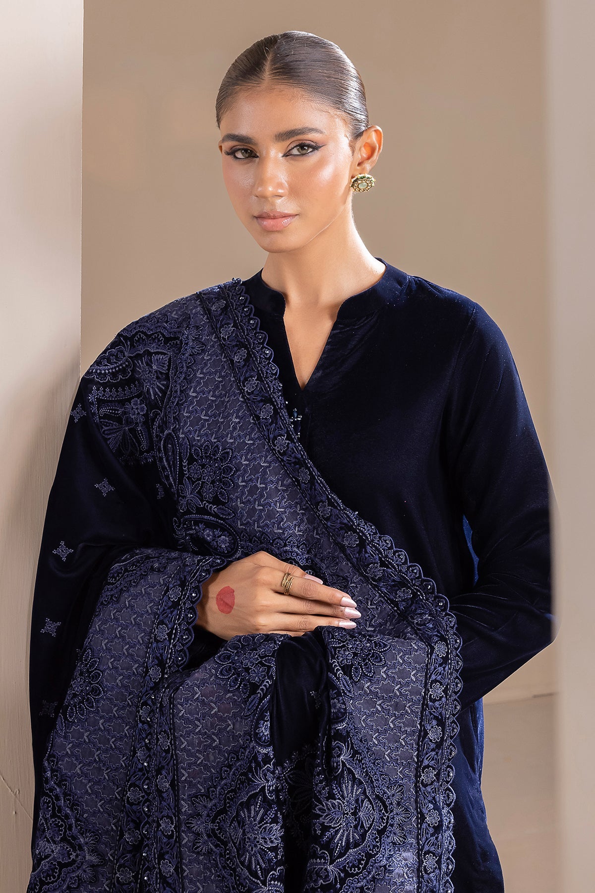 Baroque - EMBROIDERED VELVET SHAWL VS-46