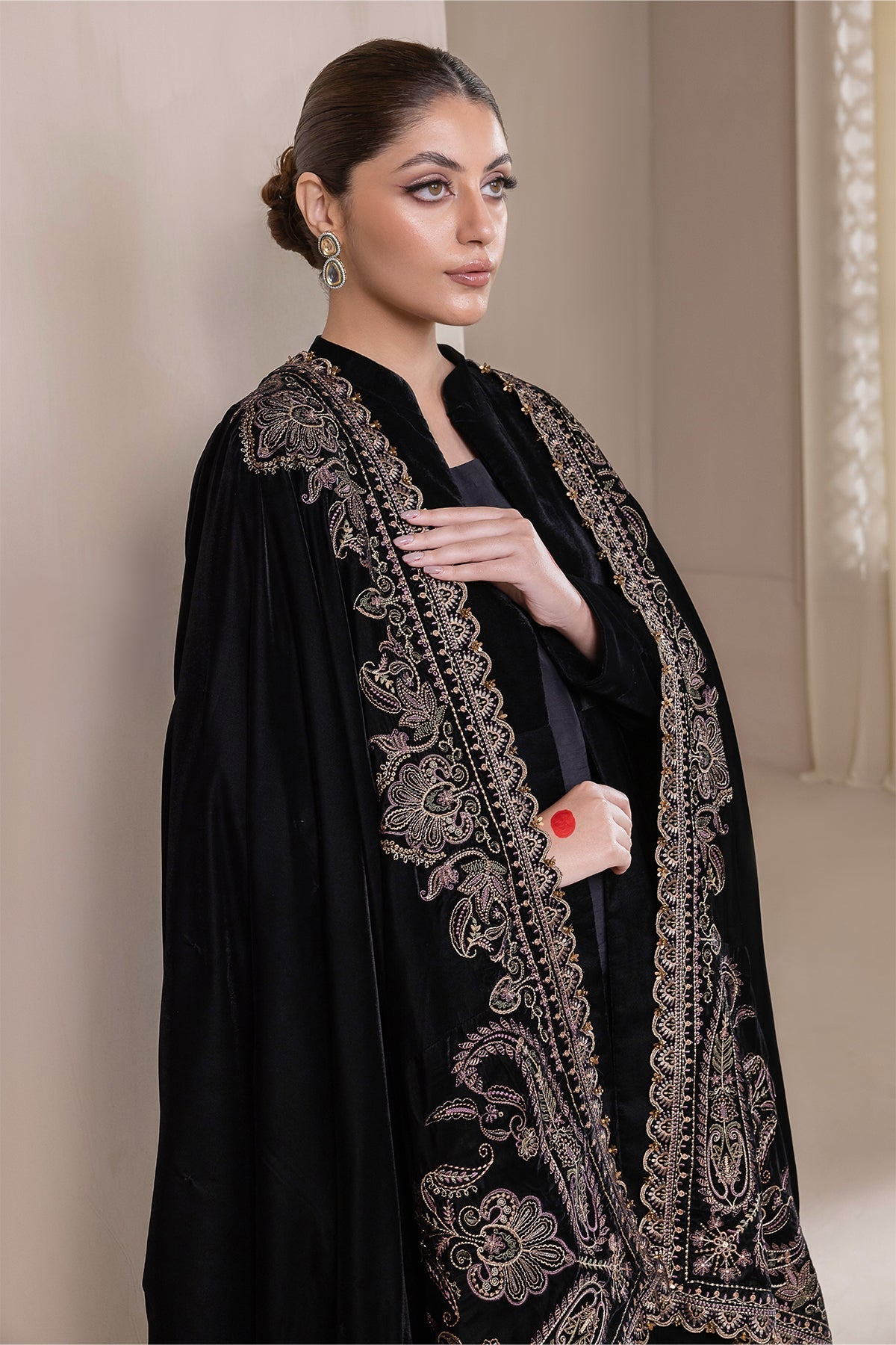 Baroque - EMBROIDERED VELVET SHAWL VS-48