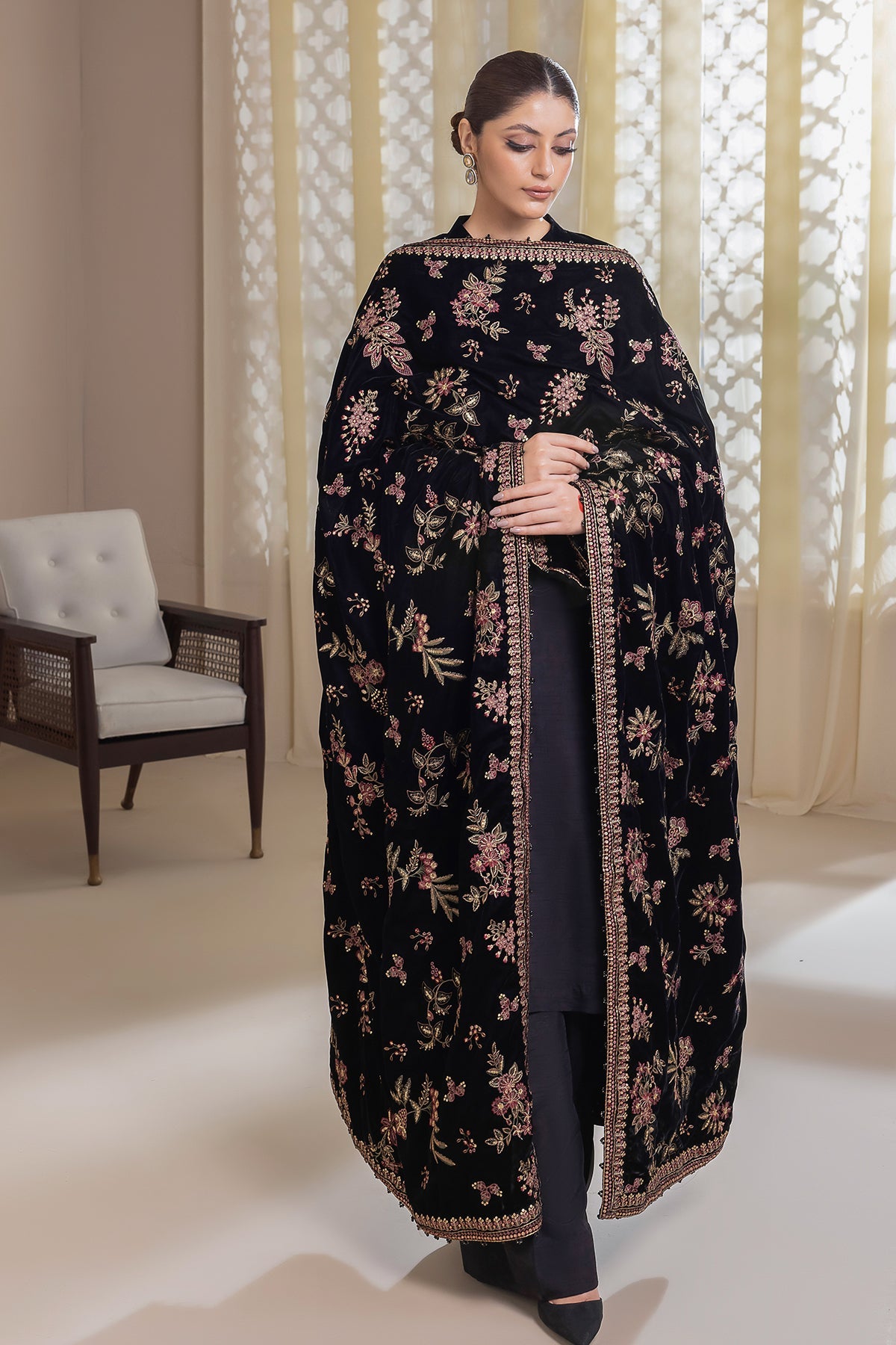 Baroque - EMBROIDERED VELVET SHAWL VS-39