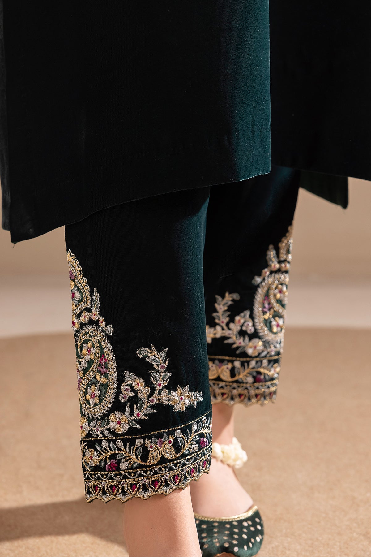 Baroque - EMBROIDERED VELVET PR-858