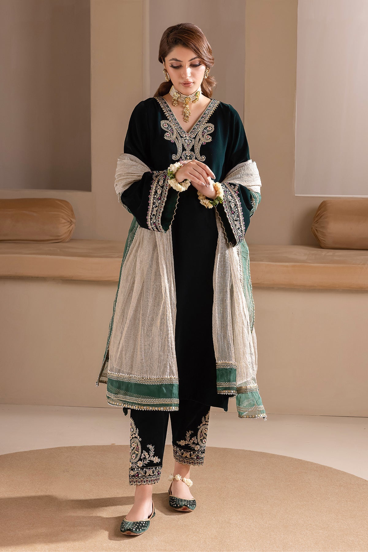 Baroque - EMBROIDERED VELVET PR-858