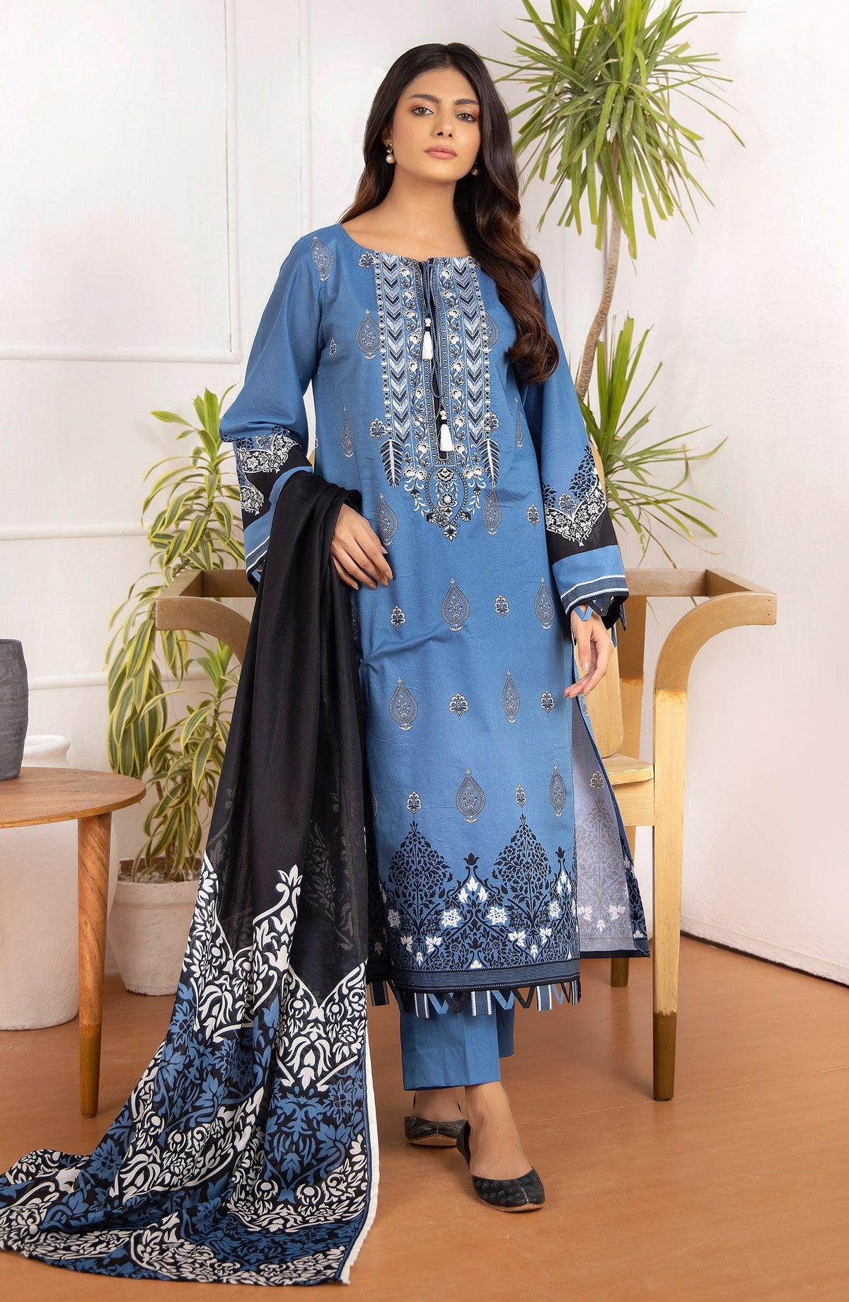 Orient - Unstitched 3 Piece Embroidered Lawn Shirt And Net Lawn Dupatta