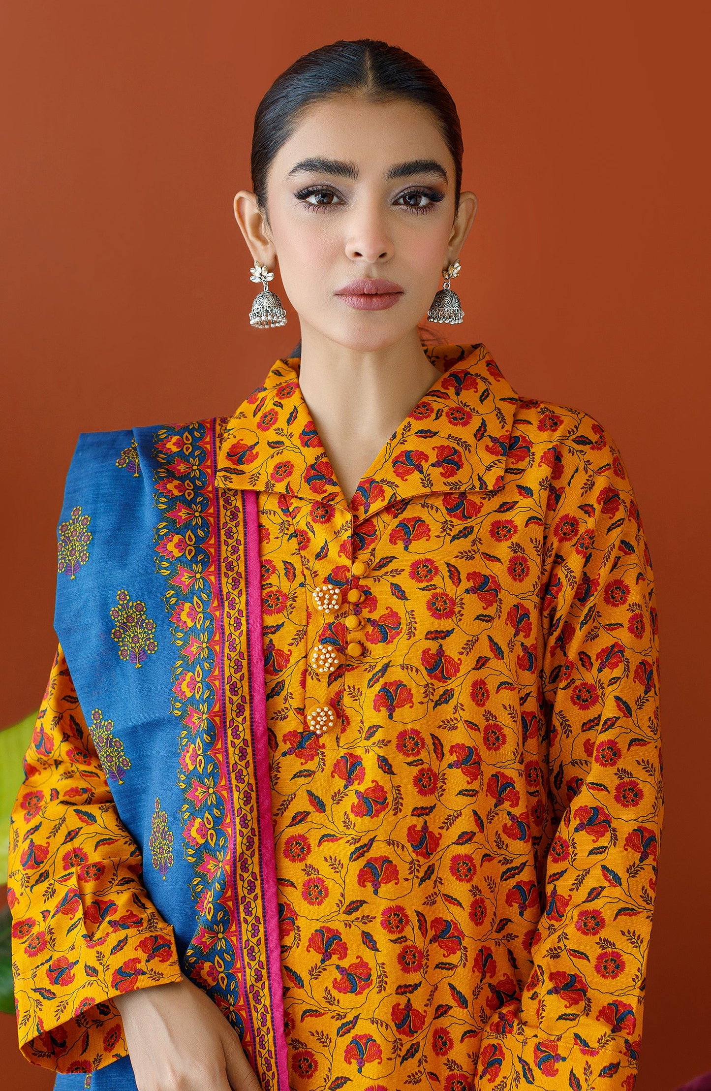 Orient - Unstitched 3 Piece Printed Khaddar Shirt , Khaddar Pant and Khaddar Dupatta
