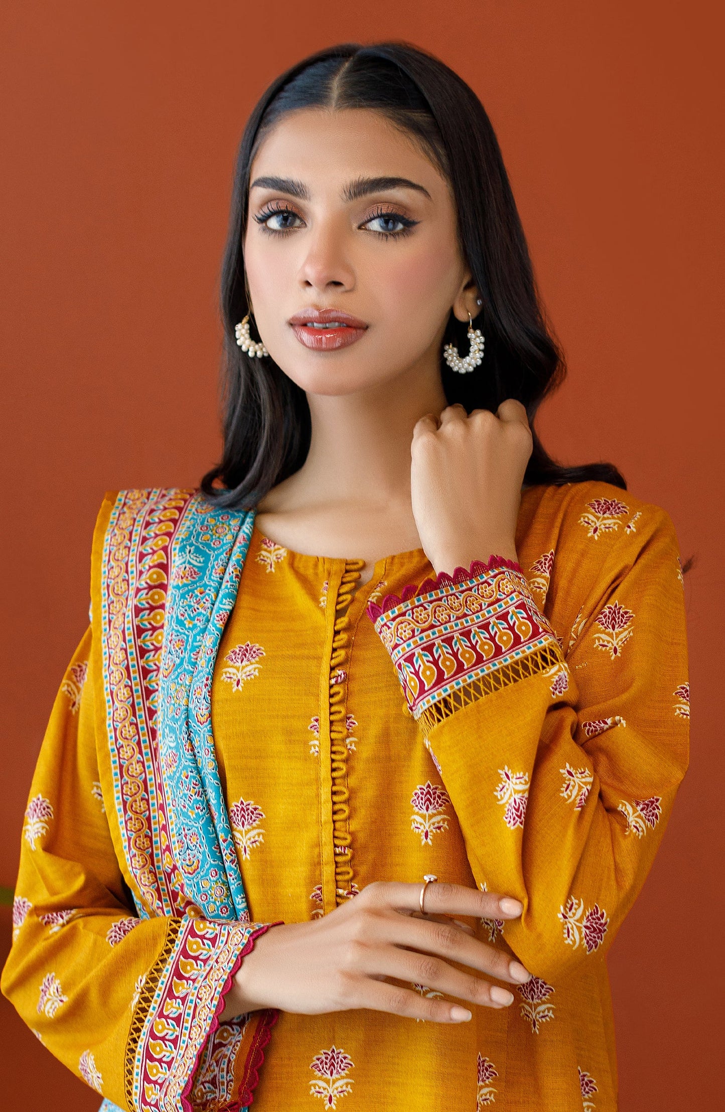 Orient - Unstitched 3 Piece Printed Khaddar Shirt , Khaddar Pant and Khaddar Dupatta