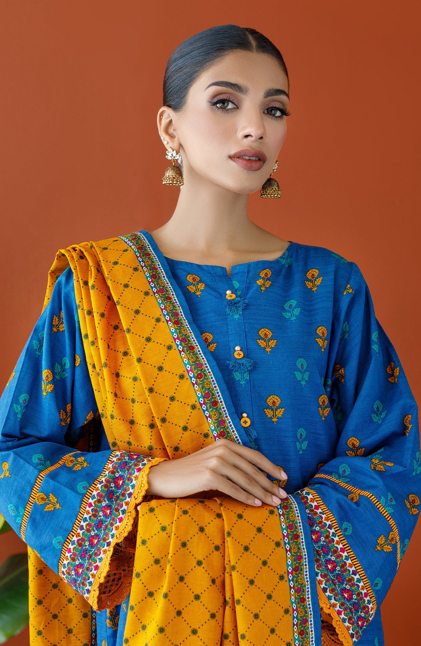 Orient - Unstitched 3 Piece Printed Khaddar Shirt , Khaddar Pant and Khaddar Dupatta