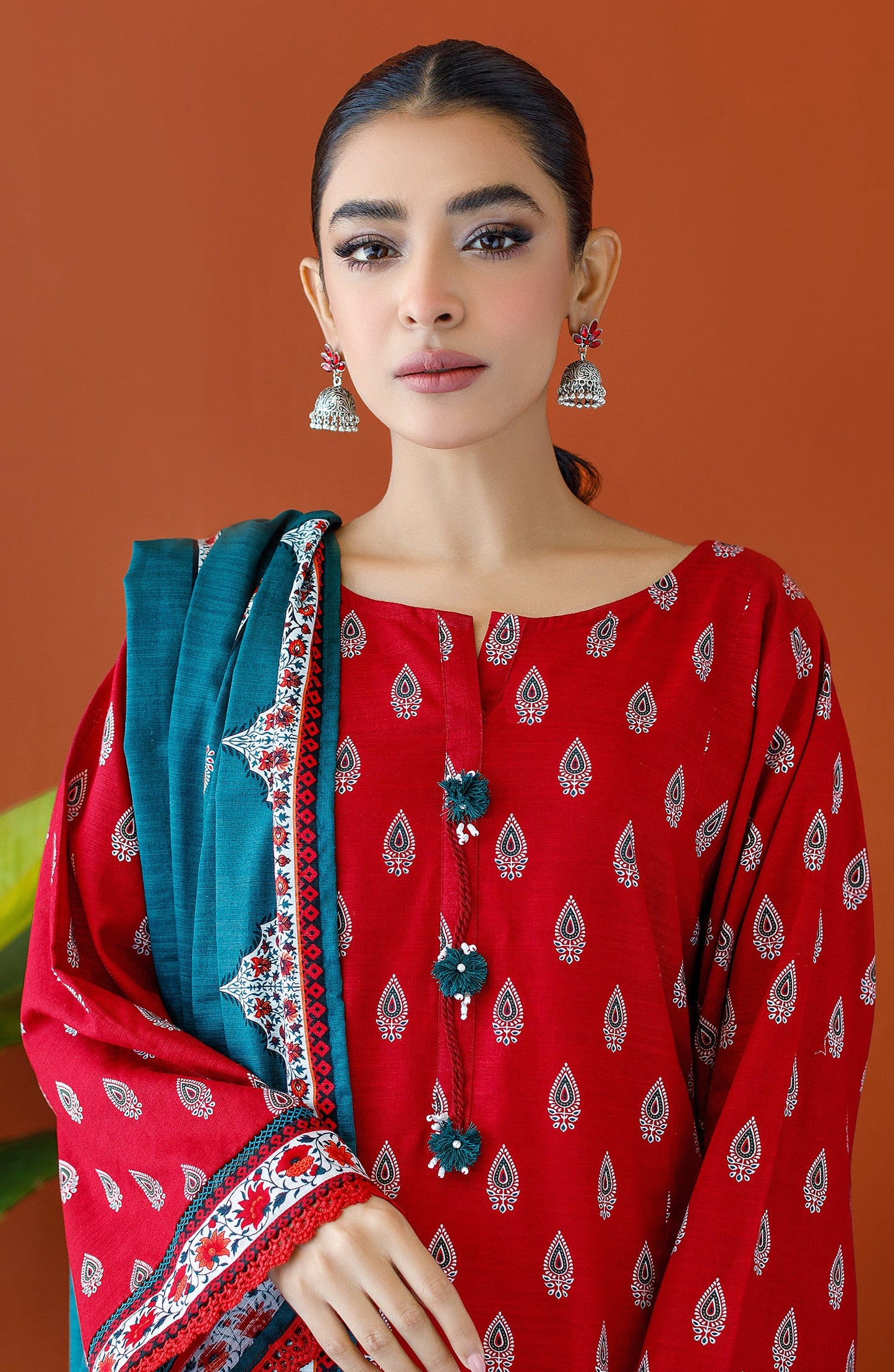 Orient - Unstitched 3 Piece Printed Khaddar Shirt , Khaddar Pant and Khaddar Dupatta