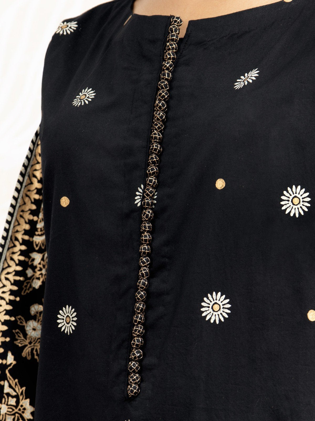 Edenrobe - EWU22V1-23688 Unstitched Black Embroidered Lawn 3 Piece