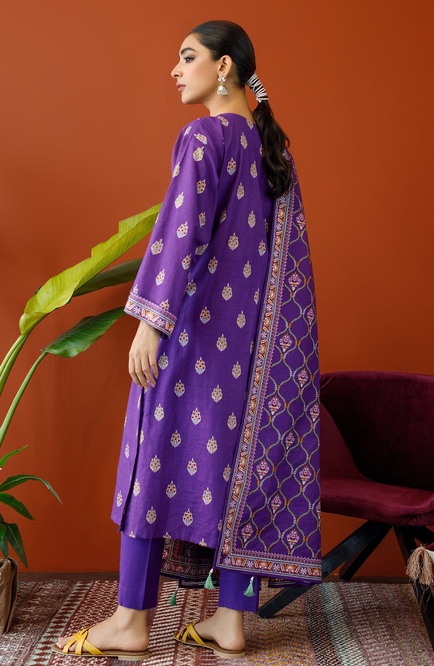 Orient - Unstitched 3 Piece Printed Khaddar Shirt , Khaddar Pant and Khaddar Dupatta