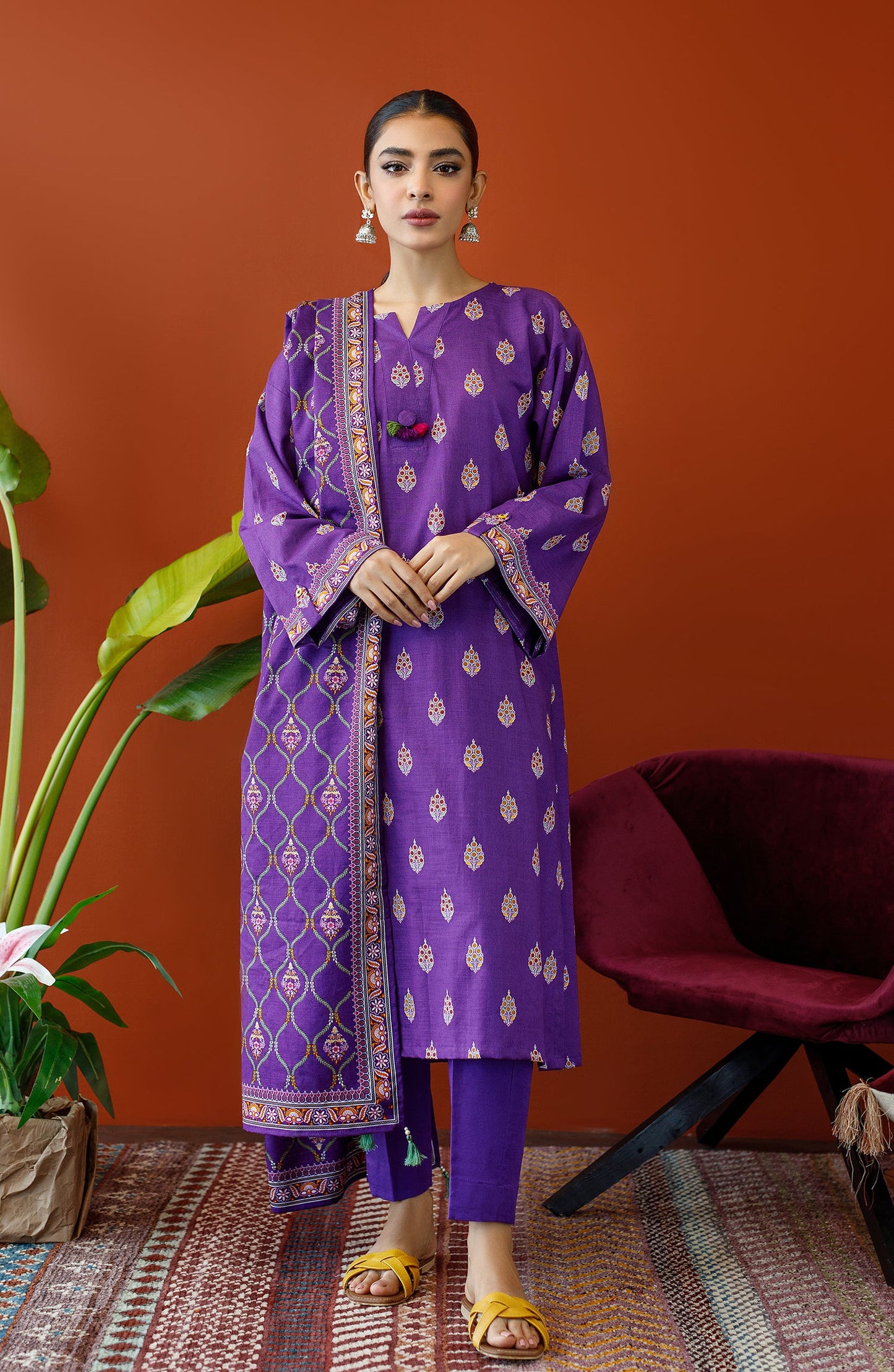 Orient - Unstitched 3 Piece Printed Khaddar Shirt , Khaddar Pant and Khaddar Dupatta