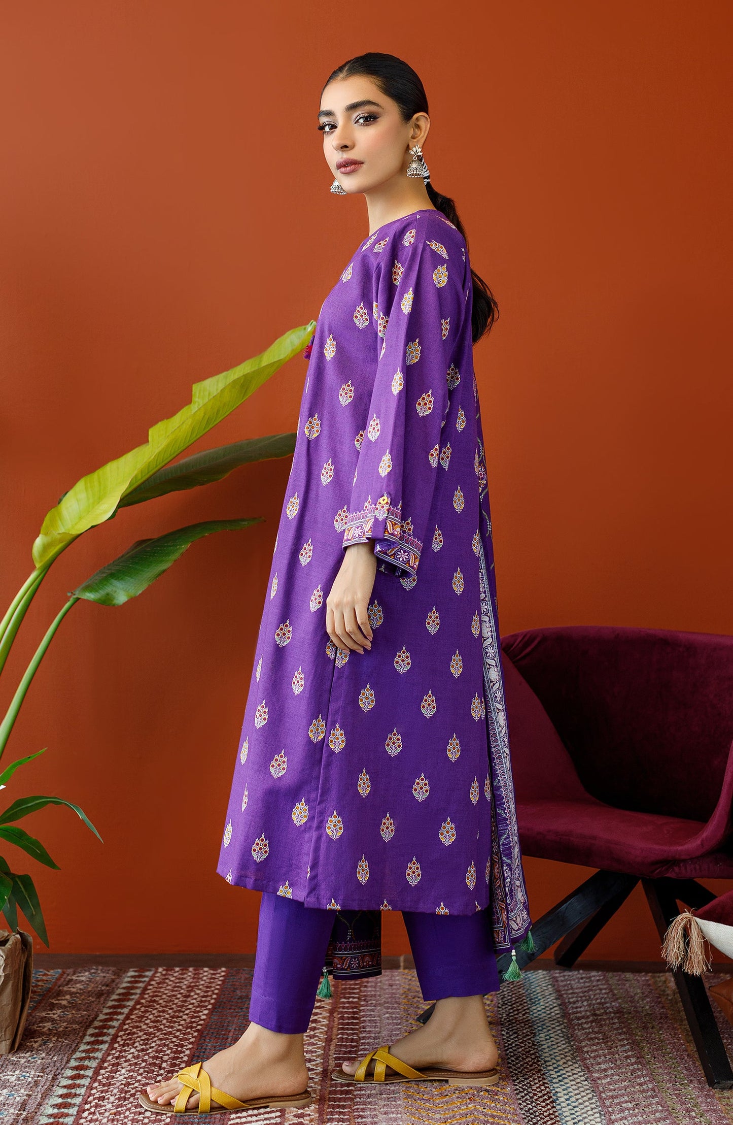 Orient - Unstitched 3 Piece Printed Khaddar Shirt , Khaddar Pant and Khaddar Dupatta