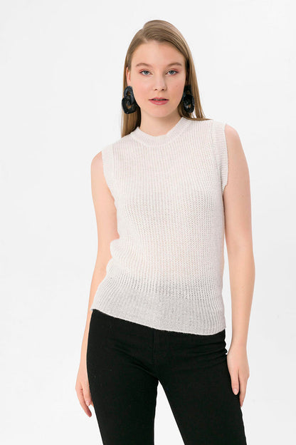 BTW - SLEEVELES SWEATER