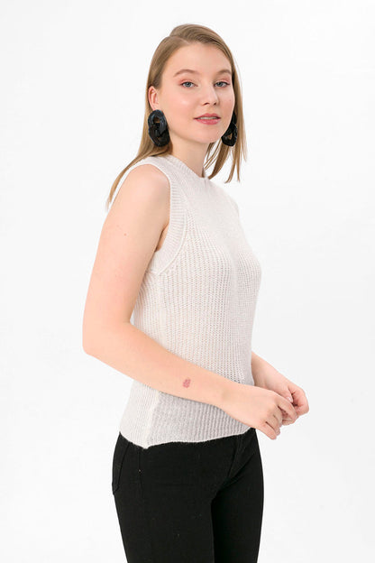 BTW - SLEEVELES SWEATER