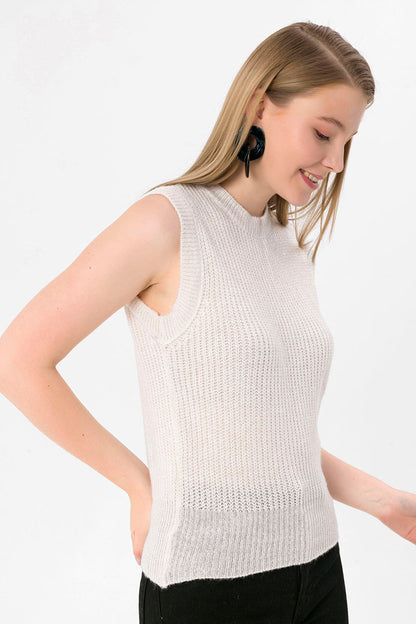 BTW - SLEEVELES SWEATER