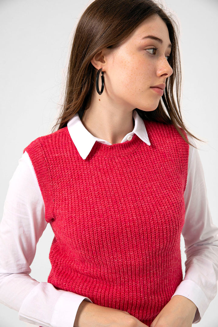 BTW - SLEEVELES SWEATER