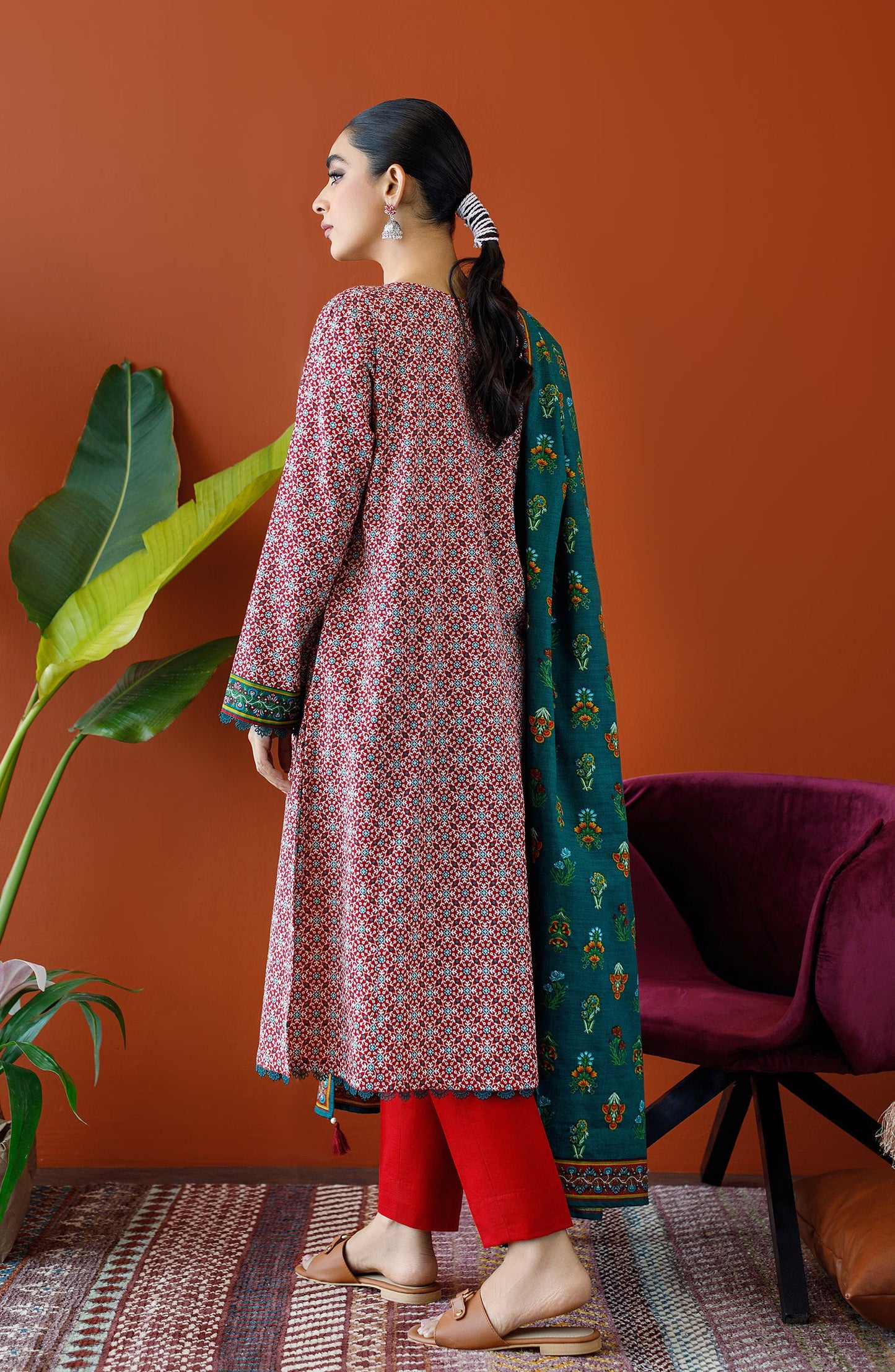 Orient - Unstitched 3 Piece Printed Khaddar Shirt , Khaddar Pant and Khaddar Dupatta