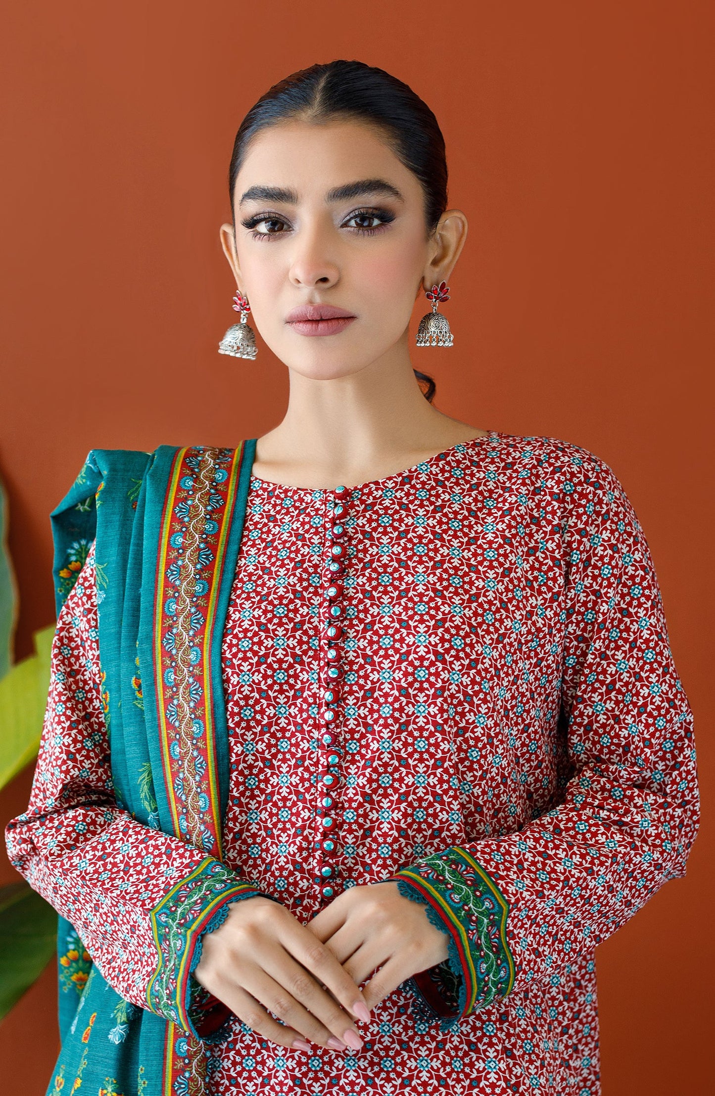 Orient - Unstitched 3 Piece Printed Khaddar Shirt , Khaddar Pant and Khaddar Dupatta
