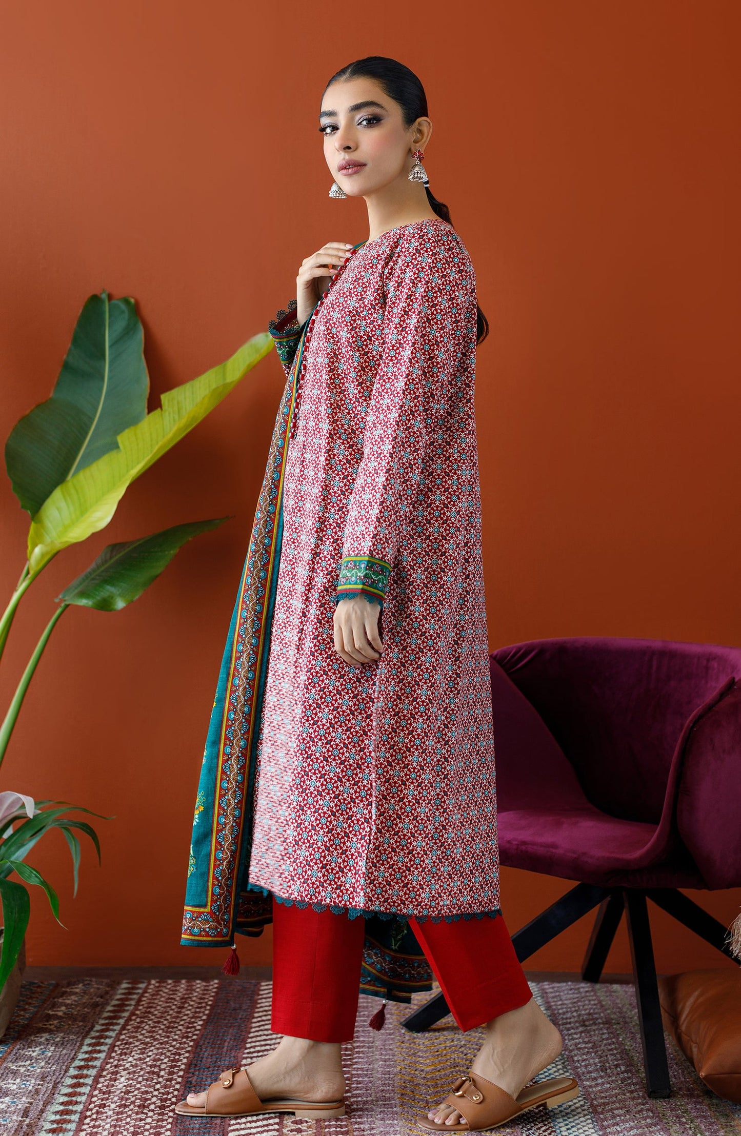 Orient - Unstitched 3 Piece Printed Khaddar Shirt , Khaddar Pant and Khaddar Dupatta