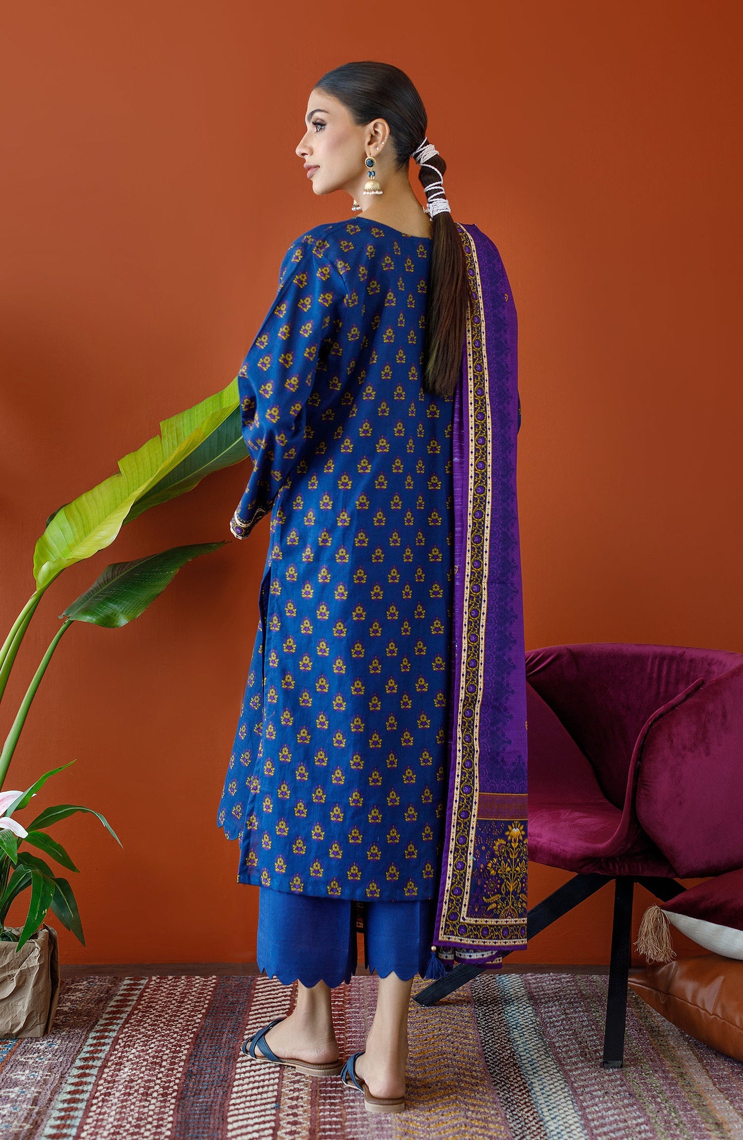 Orient - Unstitched 3 Piece Printed Khaddar Shirt , Khaddar Pant and Khaddar Dupatta