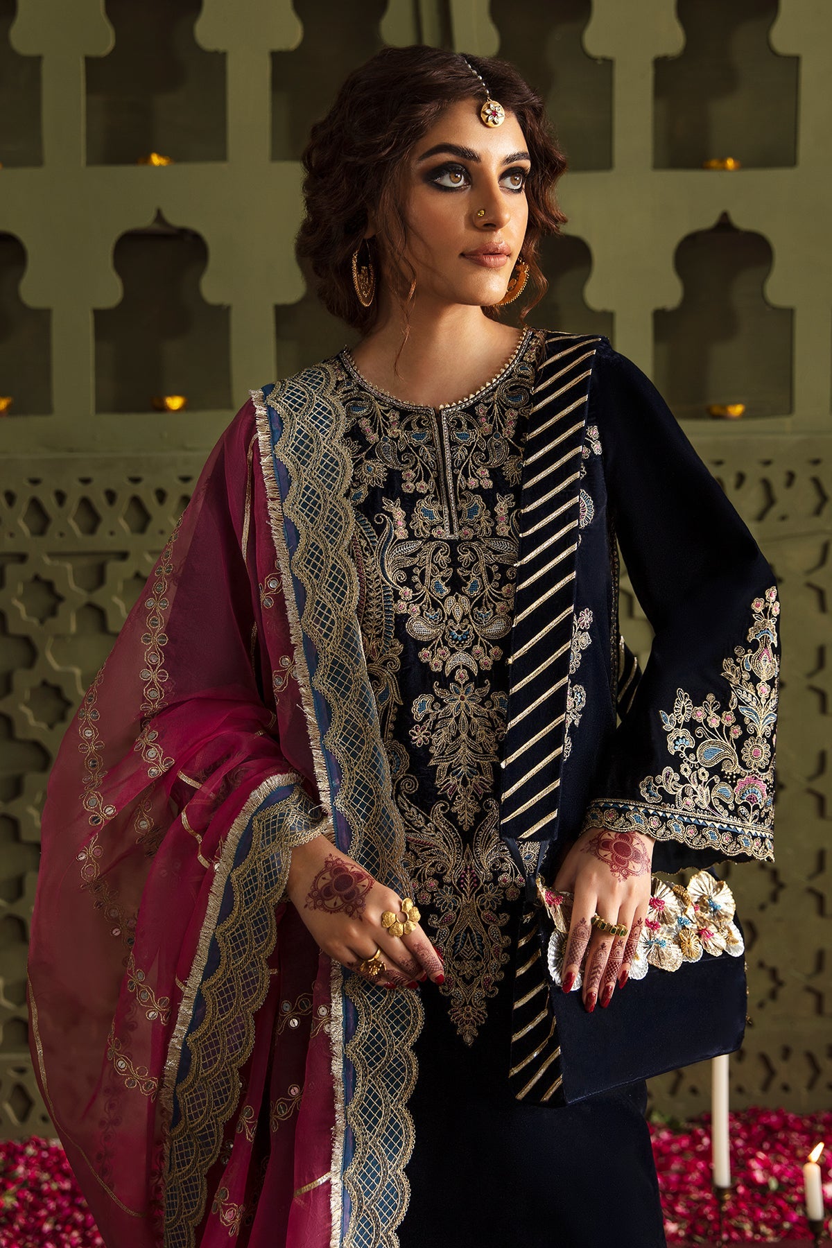 Baroque - EMBROIDERED VELVET UF-463