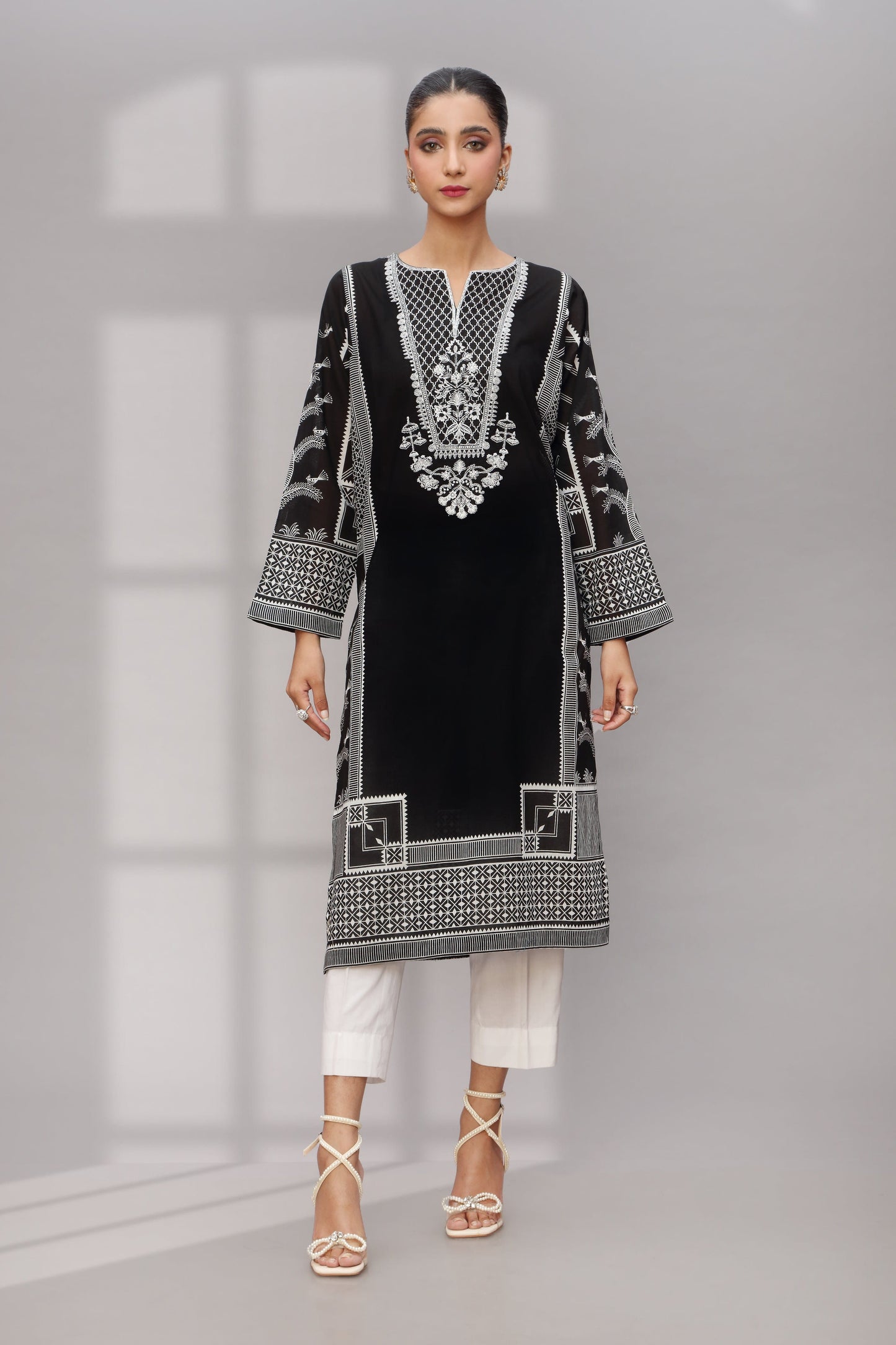 Chinyere - MONOCHROME I (PD1094)