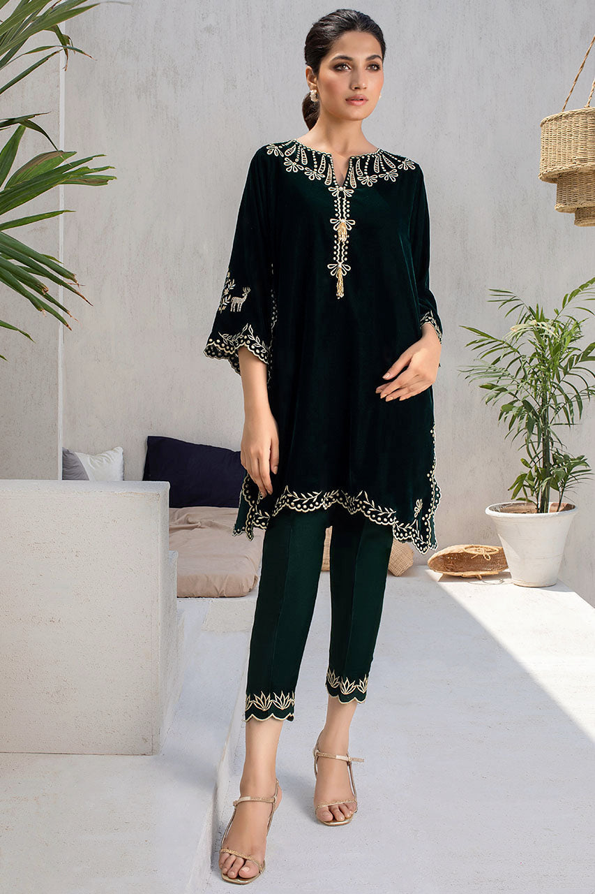 Emerald Velvet Kurta With Scalloped Edges.