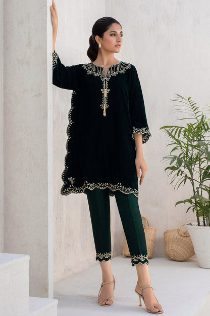 Emerald Velvet Kurta With Scalloped Edges.