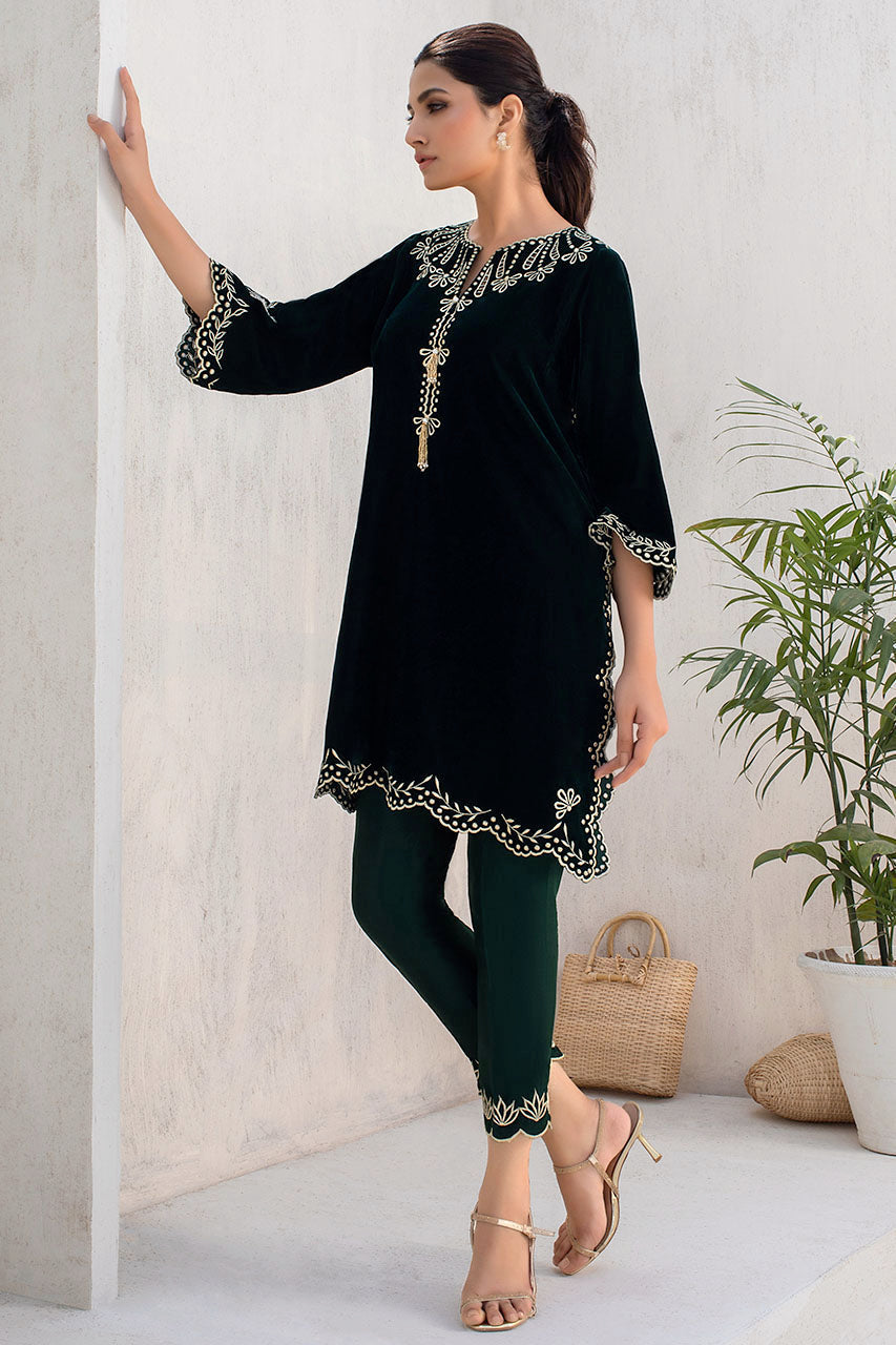 Emerald Velvet Kurta With Scalloped Edges.