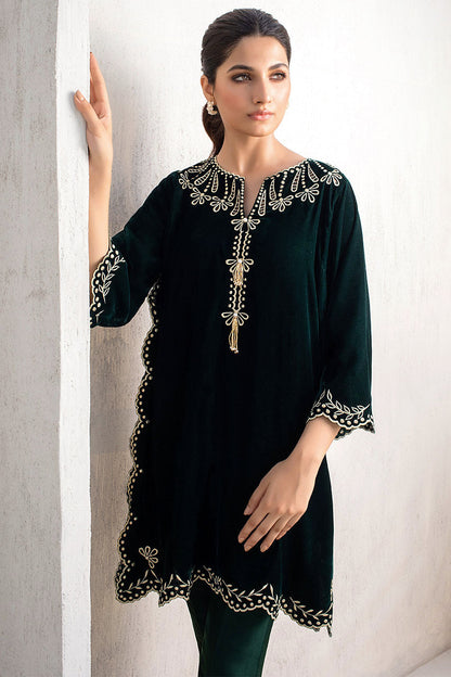 Emerald Velvet Kurta With Scalloped Edges.