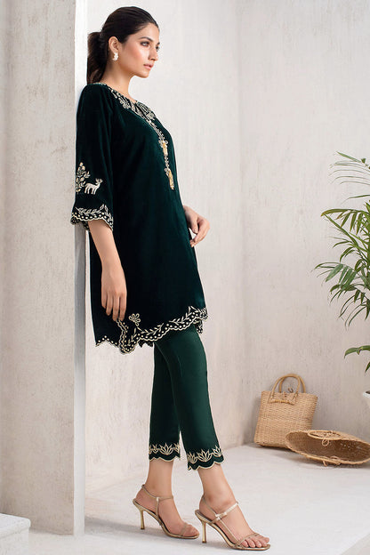 Emerald Velvet Kurta With Scalloped Edges.