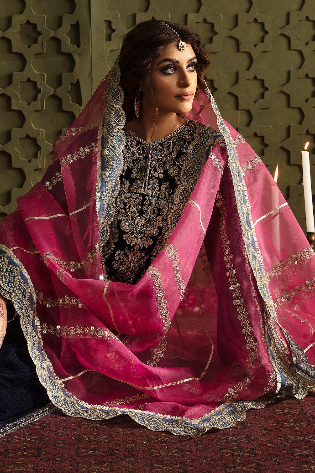 Baroque - EMBROIDERED VELVET UF-463