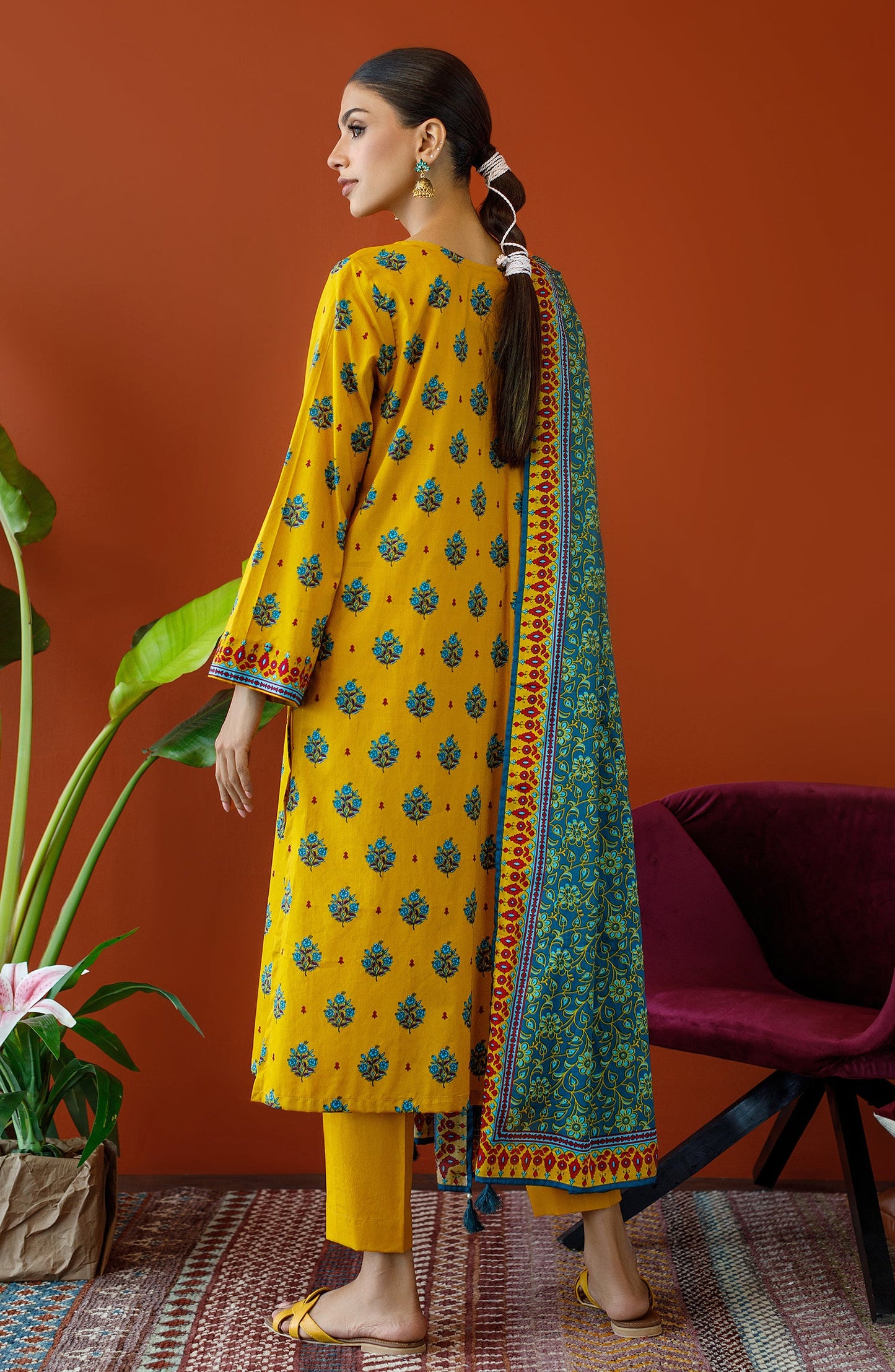 Orient - Unstitched 3 Piece Printed Cambric Shirt , Cambric Pant and Lawn Dupatta