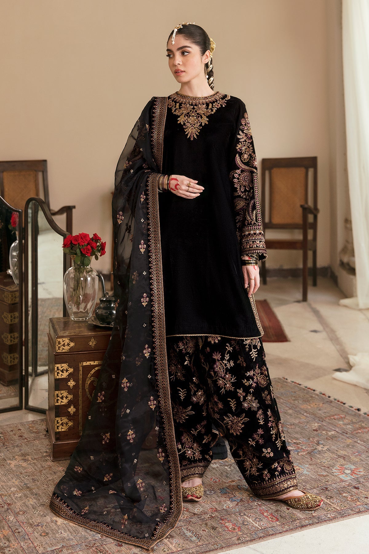 Baroque - EMBROIDERED VELVET UF-253