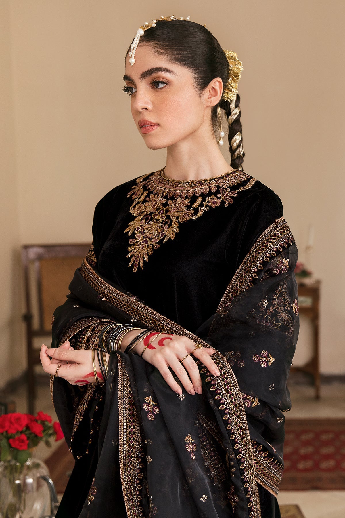 Baroque - EMBROIDERED VELVET UF-253